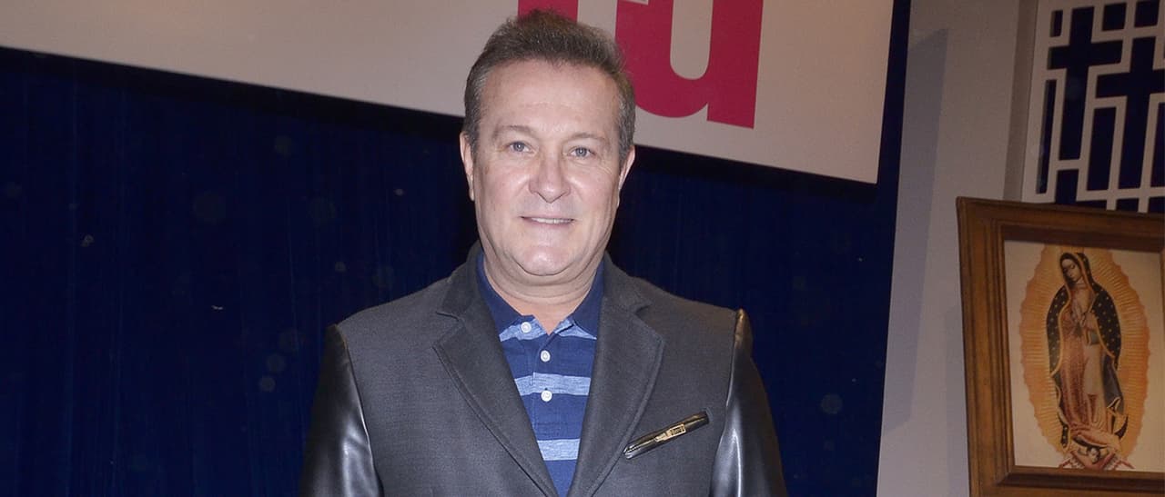 Arturo Peniche en la misa de la telenovela 'Tenías que ser Tú'