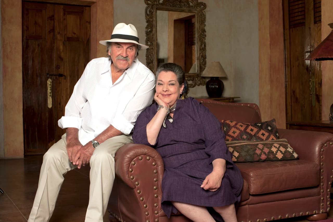 Otros queridos actores que robaron cámara con su actuación fueron Pedro Armendáriz Jr. y Delia Casanova. 'La fuerza del destino' fue la última telenovela en la que participó el reconocido actor.