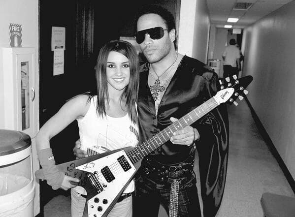 Uno de los primeros en aparecer fue Lenny Kravitz. El cantante, compositor y productor norteamericano, tuvo una pequeña interacción con ‘Roberta Pardo’, personaje de Dulce María.