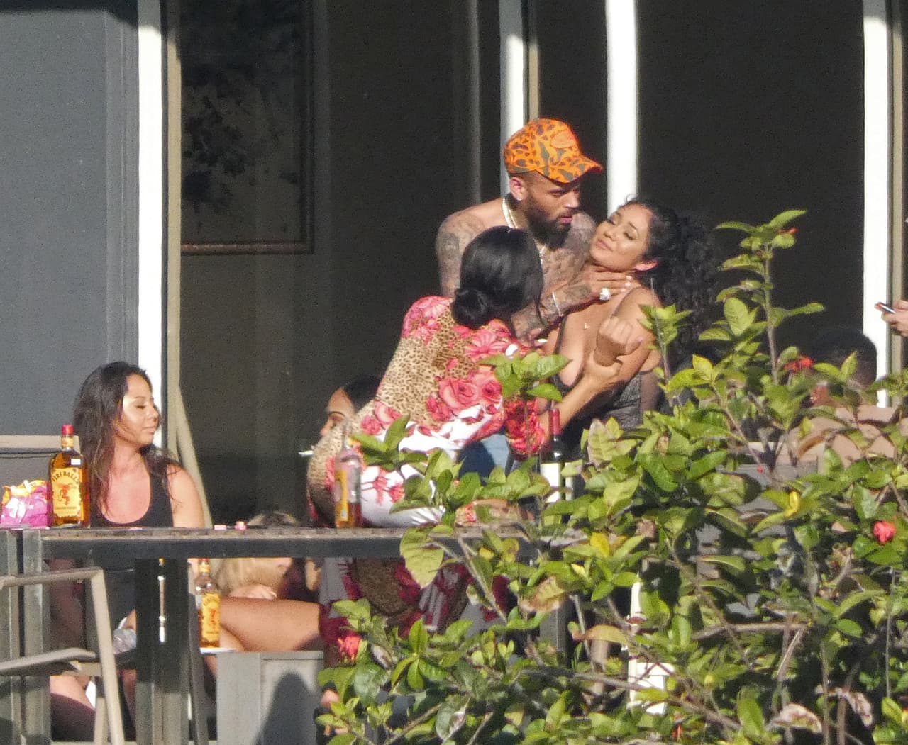 Chris Brown fue captado por los paparazzi