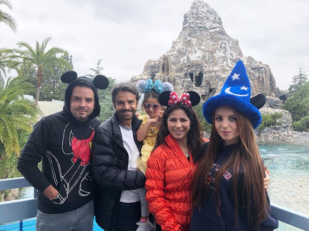 Pero tal como lo dice la integrante de Sentidos Opuestos, todos los hijos de Eugenio Derbez tienen la barba partida, aunque algunos más marcada que otros.