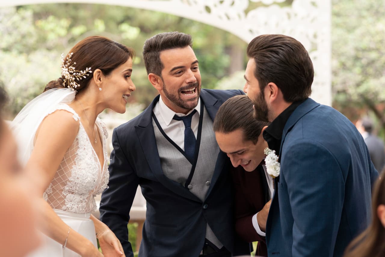 Los tres pollitos Rueda no podían perder la oportunidad de bailar con la novia.