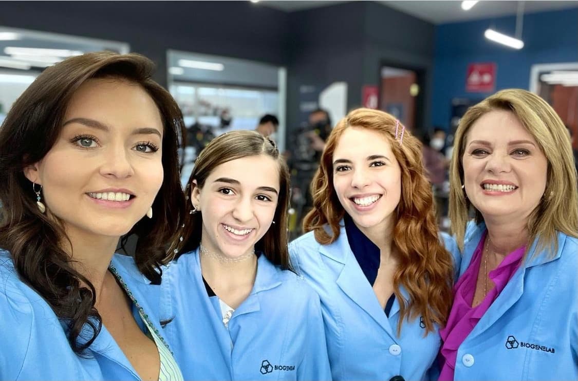 ¿Sabías que Ana Paula Martínez actuó junto a Angelique Boyer en 'Lo que la vida me robó'?