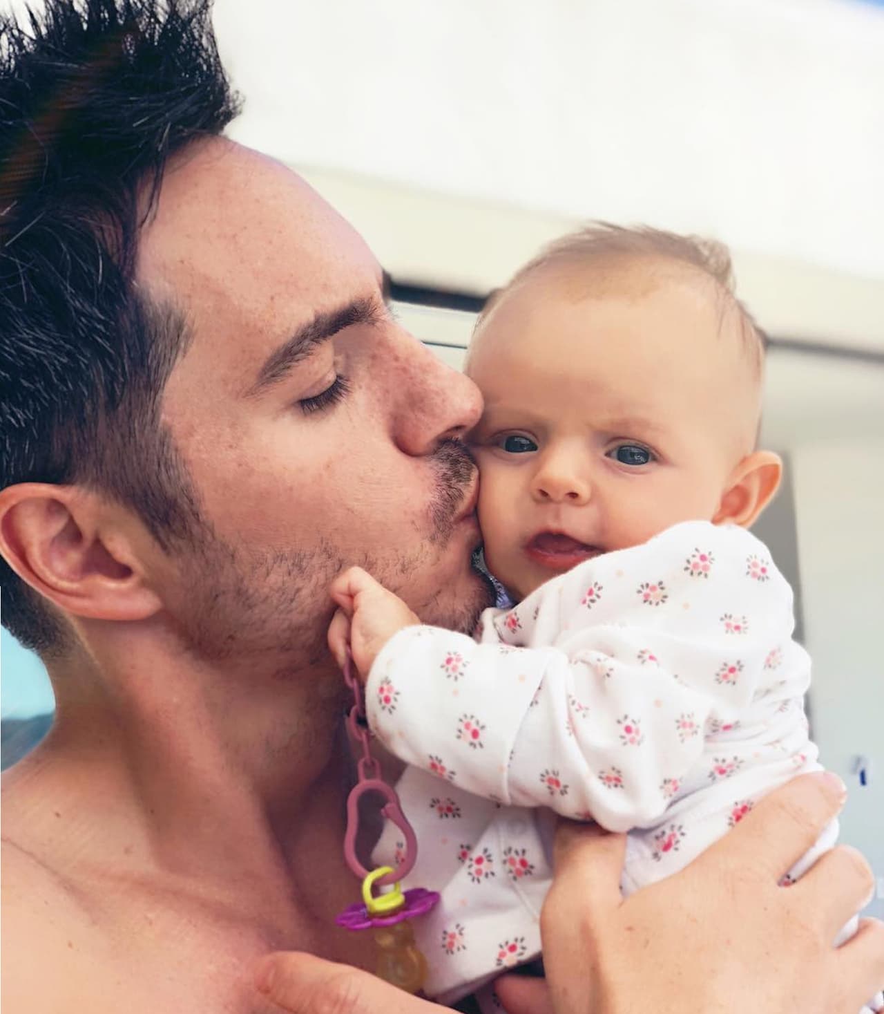 Mauricio Ochmann recrea junto a Kailani escena de ‘El rey león’