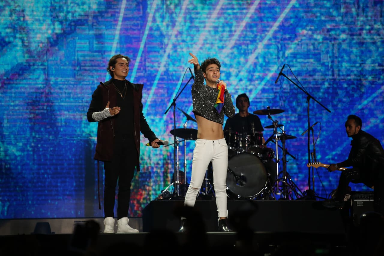 Emiliaco subió enloqueció a todos sus fans con "Amor Valiente", "Es por ti" y "Juegos de Amor".