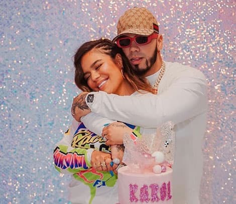 Karol G presume el lujoso regalo que le dio su novio Anuel AA por su cumpleaños
