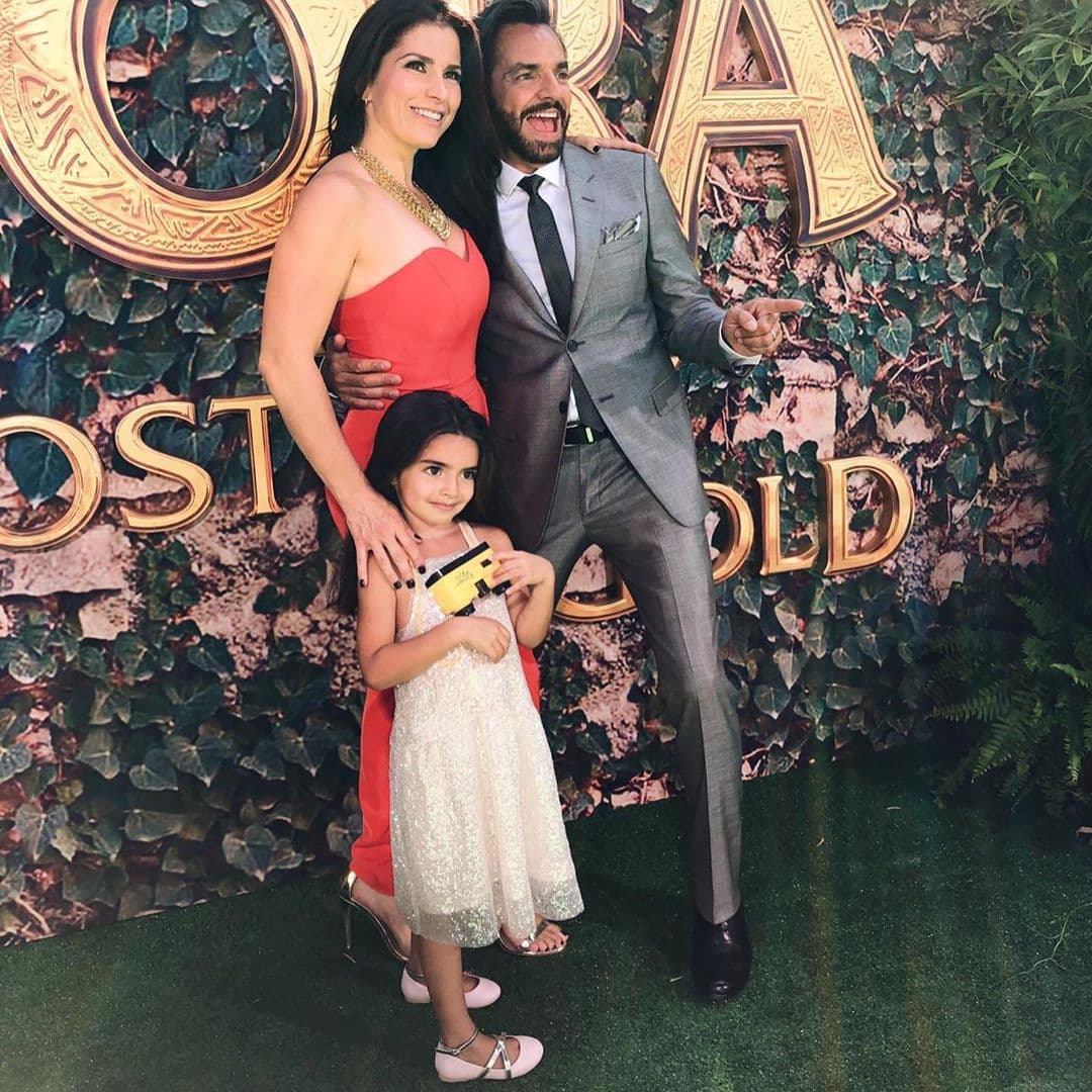 El actor posó junto a su esposa Alessandra Rosaldo y la pequeña Aitana, quien acaparó las miradas.