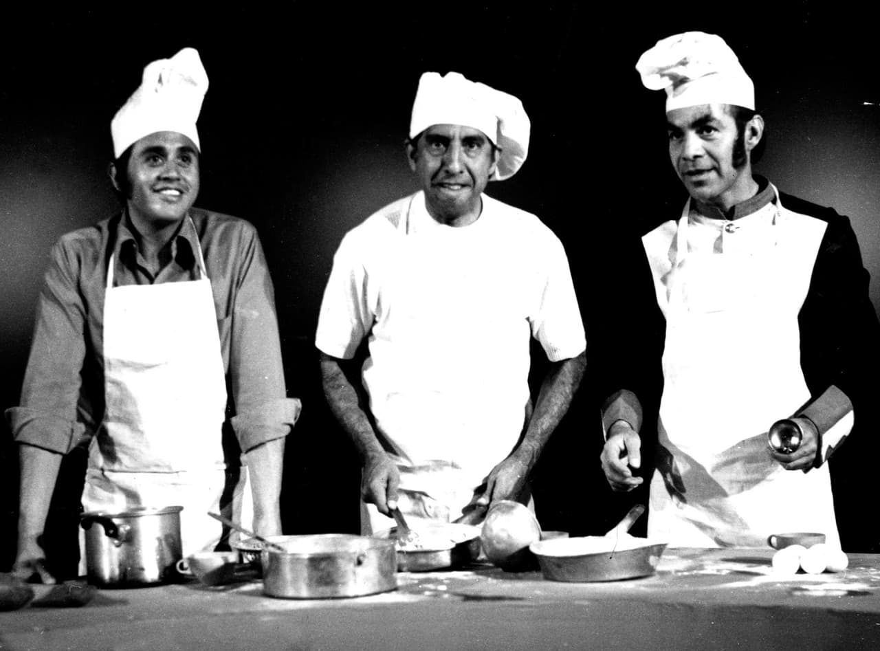 Fue bautizado por sus amigos como ‘Loco’ en el año de 1955, tuvo su primera oportunidad estelar en el programa de televisión ‘Variedades del mediodía’ por su gran capacidad para improvisar y hacer reír a la gente sin necesidad de guion.