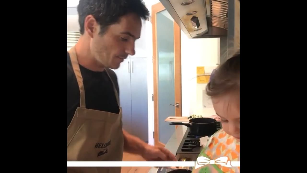 A través de sus cuentas oficiales de Instagram y TikTok, el actor ha publicado videos y fotografías de cada rincón de su hogar. Uno de los primeros que mostró fue su cocina, la cual está forrada por electrodomésticos de acero inoxidable.