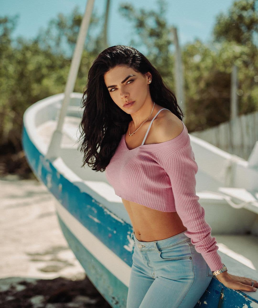 Livia Brito cautiva a sus fans por su forma de vestir.