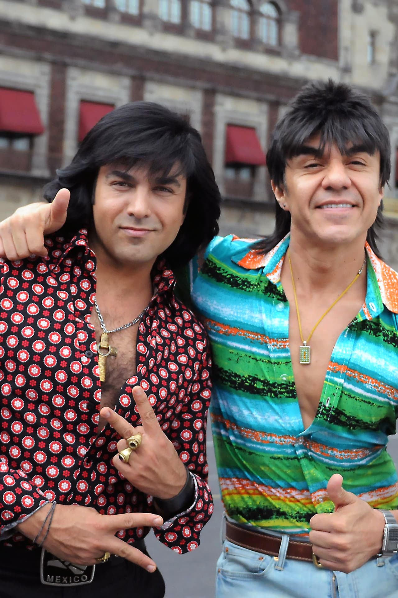 Desde 2016, Uribe, caractertizado como uno de sus papeles más famosos, 'El Vítor', forma parte del programa de comedia 'Nosotros los guapos' junto a Ariel Miramontes, quien encarna a 'Albertano'.