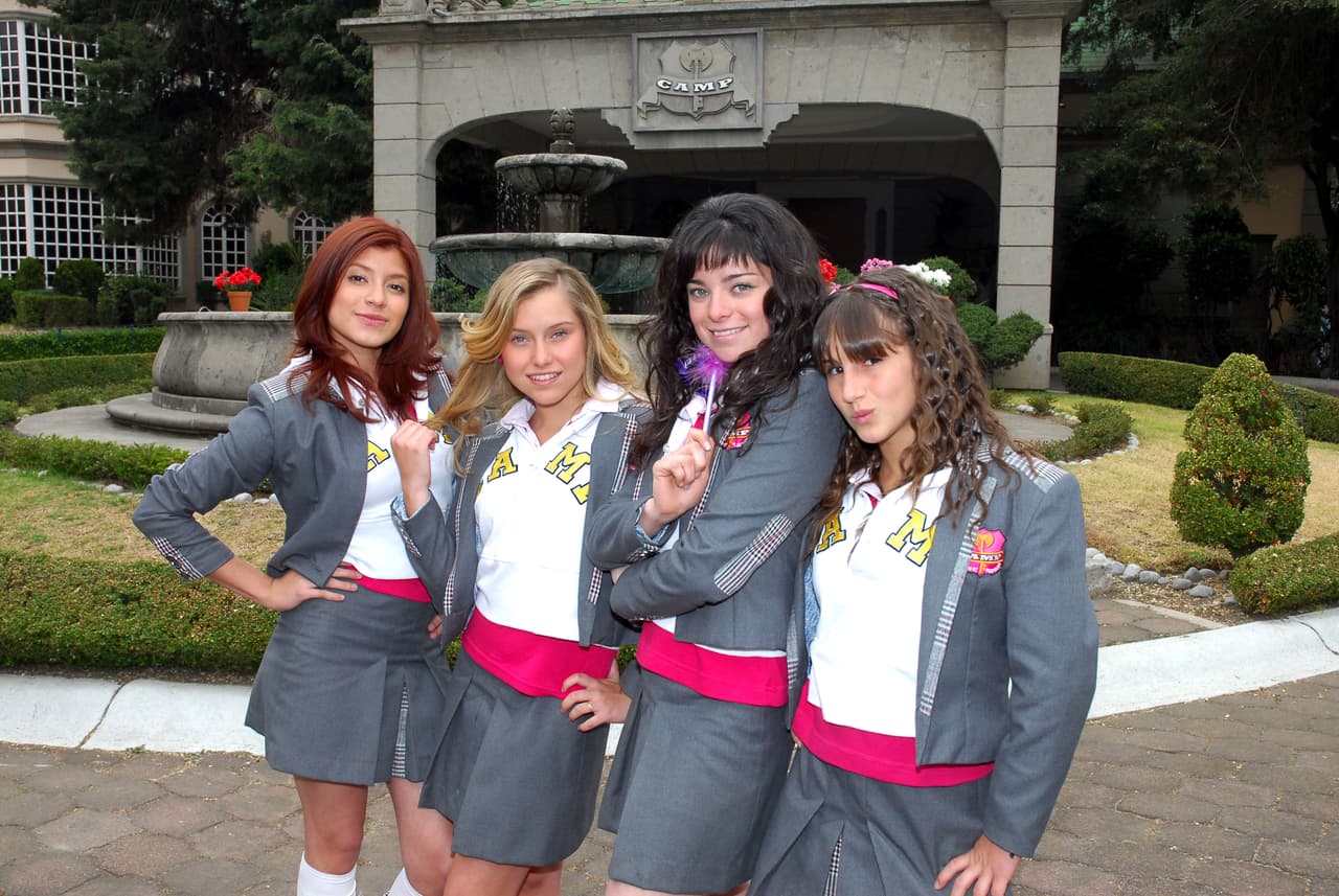 De igual manera, en 2009 se uniría al elenco de la telenovela infantil 'Atrévete a Soñar' en el papel de 'Fabiola Escobedo', una de las integrantes de 'Las Divinas', las villanas de la historia.