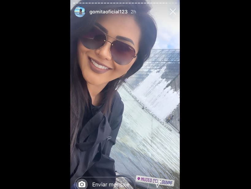 “Oigan, estoy leyendo todos los comentarios que si el outfit, que si el coche; yo estoy muy preocupada aquí en París por cada uno de ustedes, por todos los que me escriben. Solamente les puedo decir que los amo mucho y que les agradezco el tiempo que me dedican, el darme un like y comentar, así que un saludo desde acá”, compartió la también youtuber entre risas.