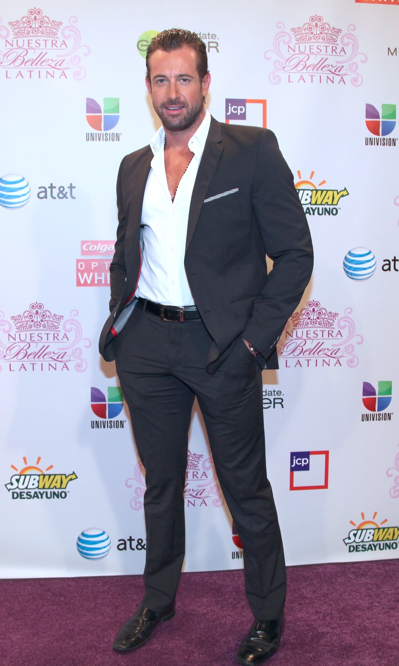 En 2012, Soto se uniría a la telenovela 'Un refugio para el amor' junto a Zuria Vega, Brandon Peniche y Laura Flores. Este protagónico lo consolidaría como uno de los actores preferidos de la televisión mexicana.
