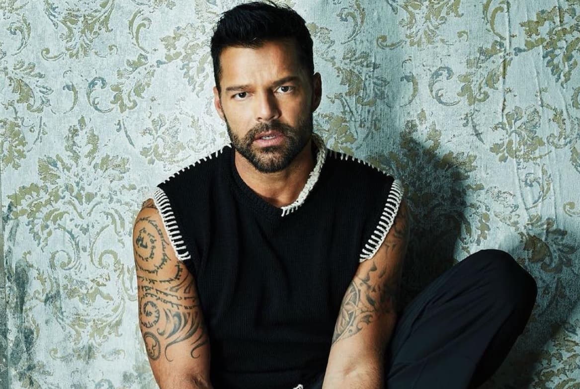 Ricky Martin publica sensual video en traje de baño