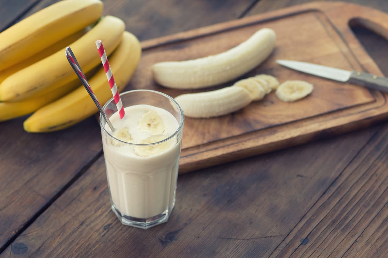 ¿El licuado de plátano engorda? Aquí te decimos.