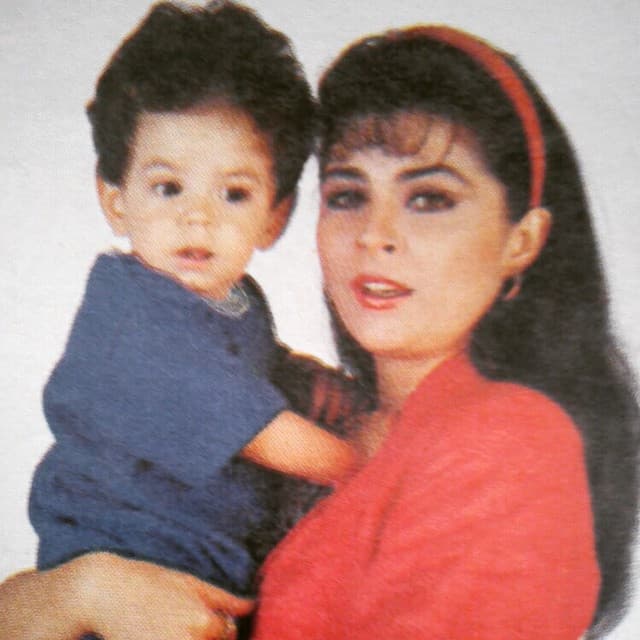 Nieto de Doña Silvia Derbez e hijo de Eugenio Derbez y Victoria Ruffo, el gen artístico indudablemente corre por las venas de José Eduardo, quien hoy celebra su cumpleaños 28.