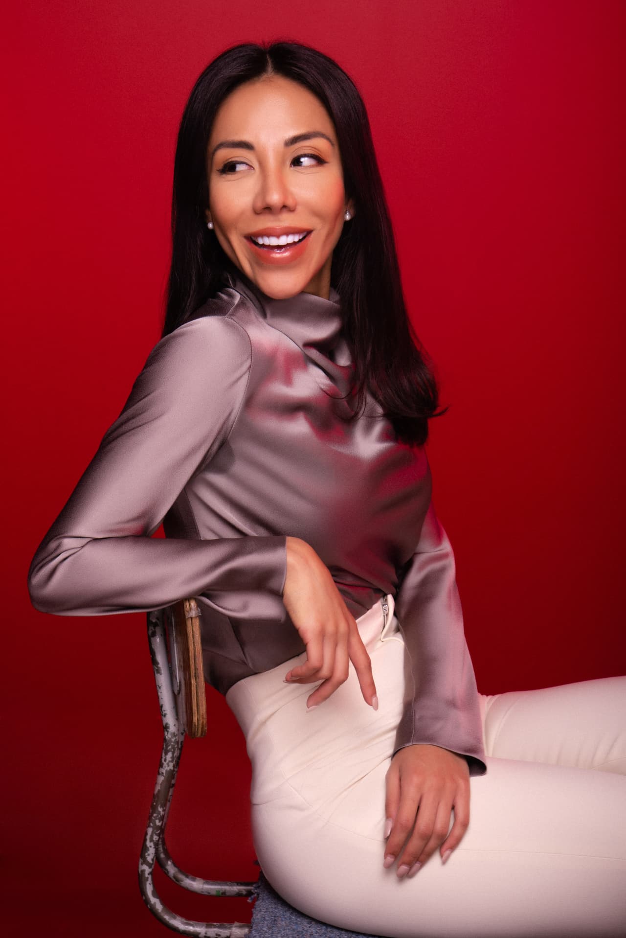 Michelle González habla sobre cómo es trabajar al lado de Giselle González: "Es difícil en el aspecto en donde yo de entrada tengo un peso que es el que tienes como las expectativas y las miradas de la producción del elenco, del público, porque quieras o no la gente espera más de ti, para que así puedas decir que no estás ahí por otras razones”.
<br>