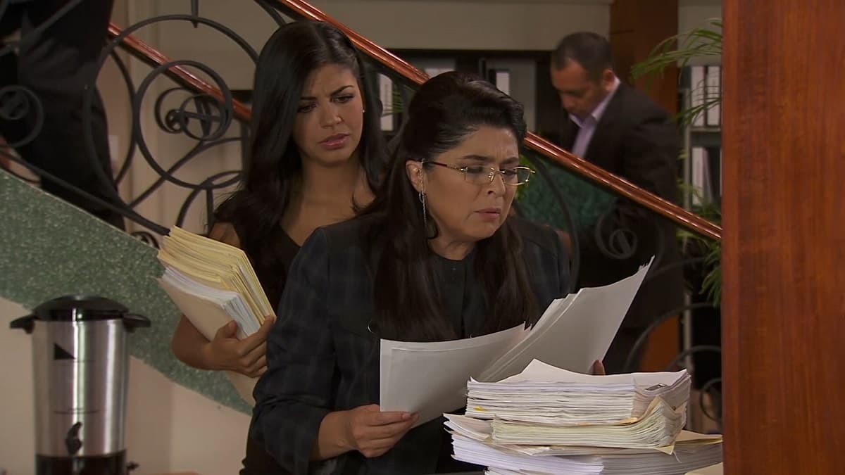 África Zavala se reencuentra con Victoria Ruffo en las grabaciones de ‘Corona de Lágrimas 2’: "Aquí puro amor"