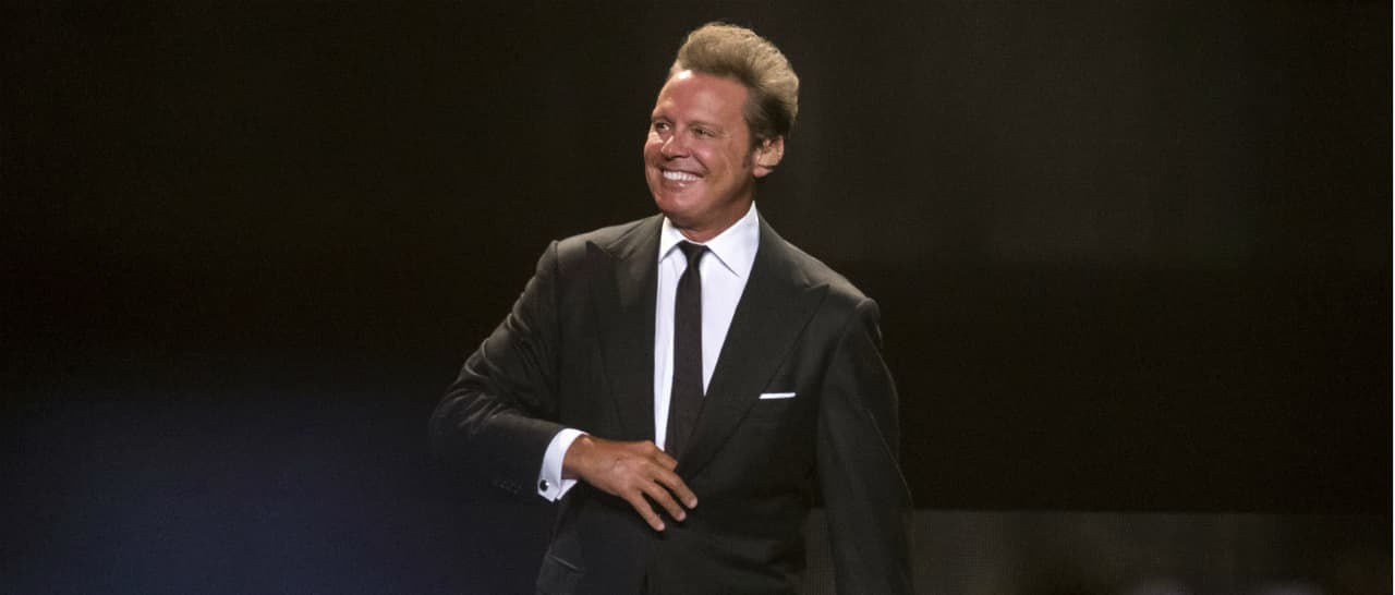 Luis Miguel noquea al 'Canelo' Álvarez