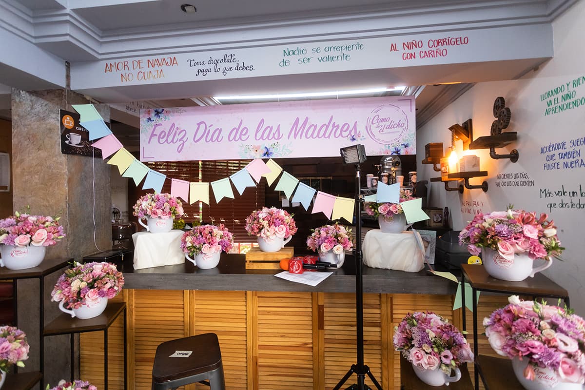 Cada rincón de la cafetería se decoró para darles una especial bienvenida y festejo a las mamás.