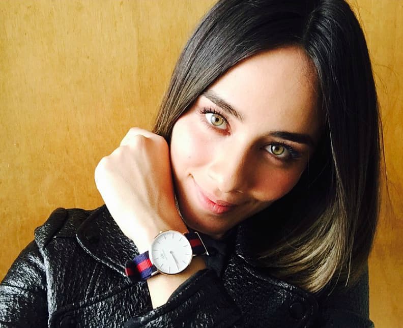 Esmeralda Pimentel es toda una belleza fuera y dentro de la pantalla