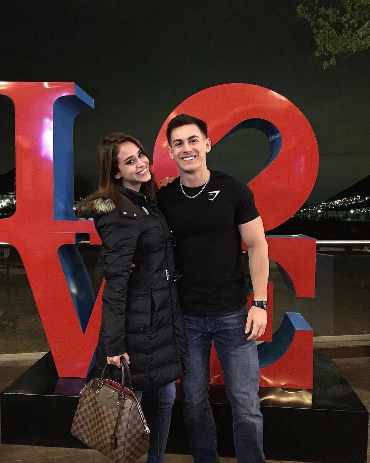Exnovio de Yanet García se retira de las competencias de videojuegos