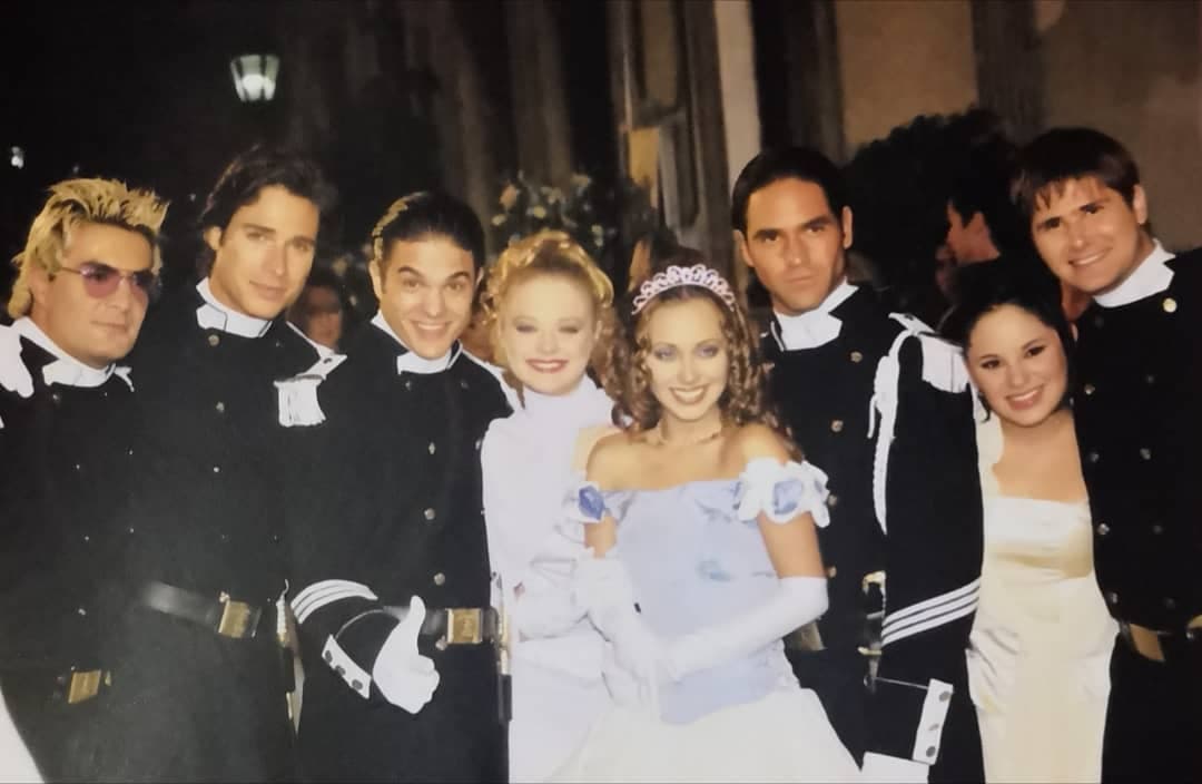 ‘Primer amor... a 1000 × hora’ se transmitió con gran éxito por primera vez en octubre del 2000 y casi dos décadas después te mostramos cómo lucen sus protagonistas.