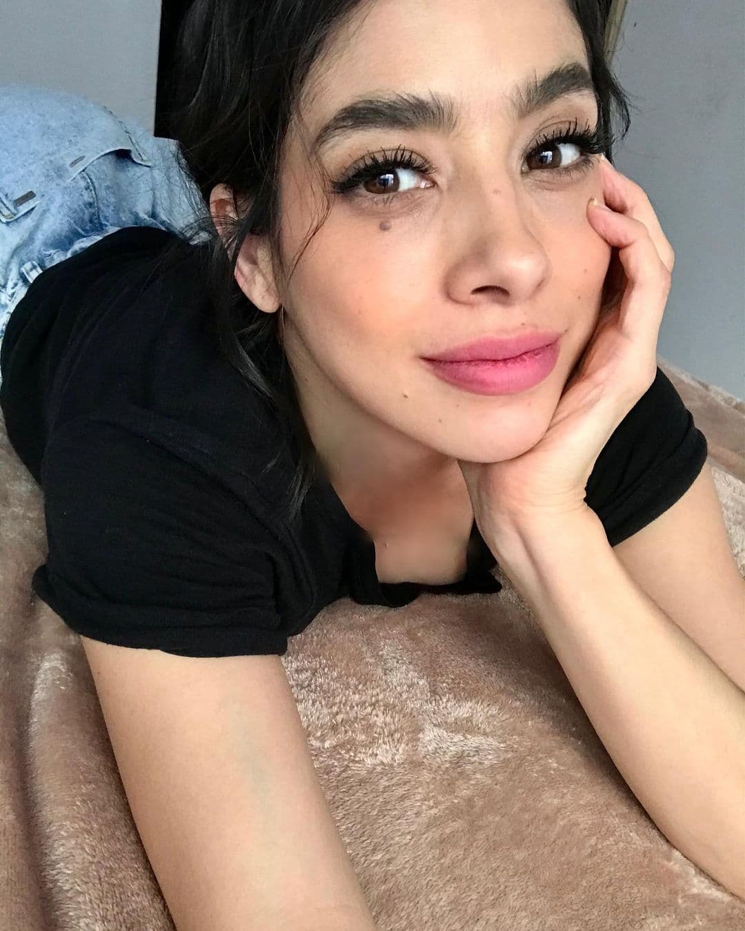 Fátima Molina inició su carrera como actriz tras participar en un reality show de una cadena de televisión, y aunque después de este proyecto tuvo la oportunidad de actuar en series como ‘Señorita Pólvora’, ‘El Dandy’ y ‘El Vato’, fue hasta 2016 que despegó su carrera como actriz en la primera temporada de ‘La Doña’.