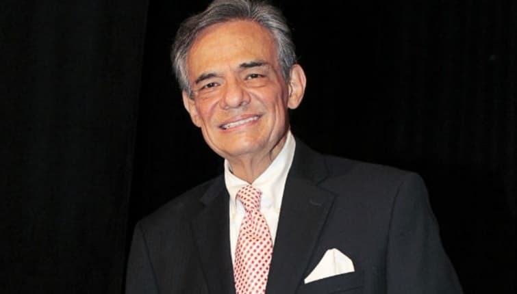 Pese a que no quería dejar México, José José terminó pagando su traslado a Miami, revela escolta