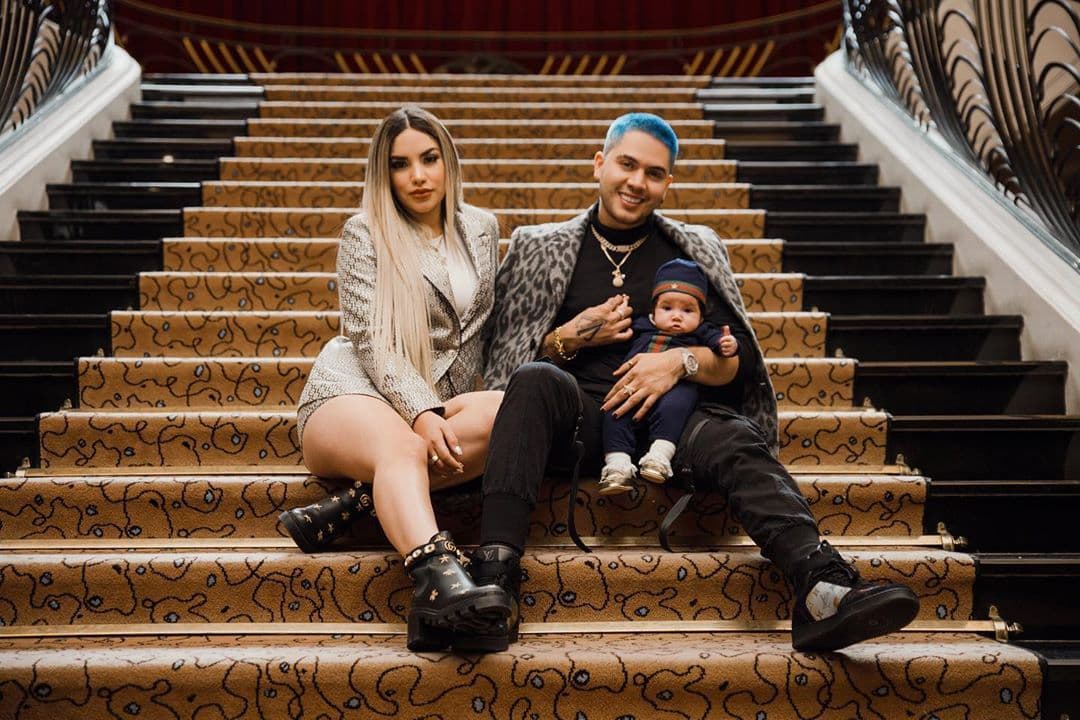 Meses después, Kimberly y Juan de Dios viajaron a París, Francia, con la pequeña Kima, mostrando una de las diapositivas de su estadía en Europa. “No pensábamos subir esta foto, cuando la tomamos solo queríamos ponerla en un cuadro para nuestra casa como recuerdo de nuestro viaje a París, pero luego de ver que graciosa se ve Kima con su dedo decidí subirla jajaja de tal palo tal astilla, hija de Youtubers, qué se puede esperar?”, dijo Kim en Instagram, en noviembre de 2019.