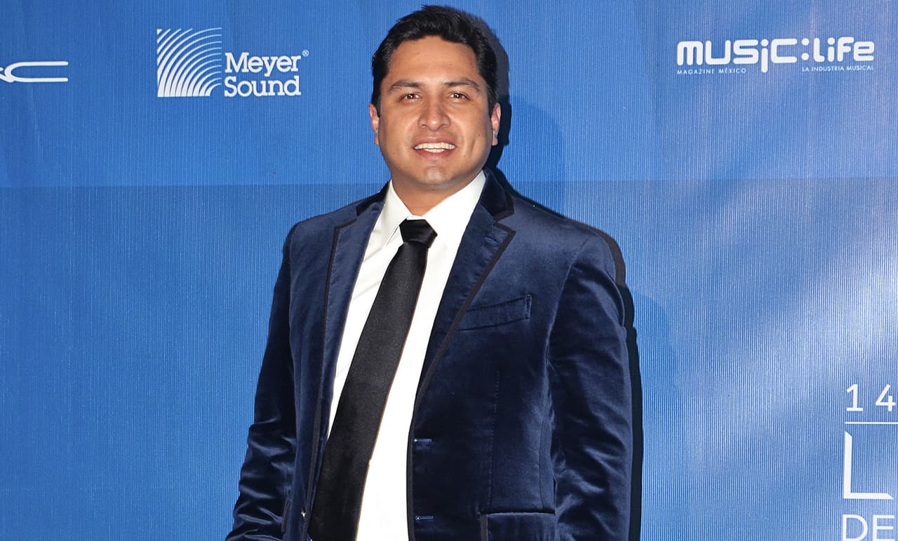 Julión Álvarez muestra por primera vez el tierno rostro de su hija